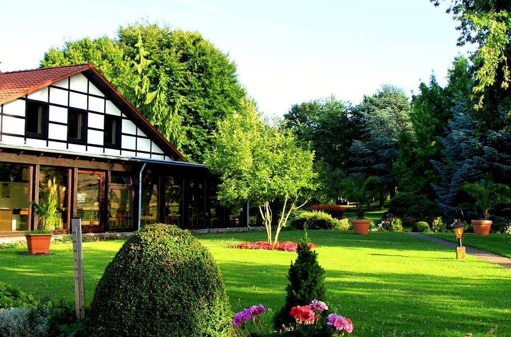 Kurhaus Pivittskrug Hotel Hille Exterior photo